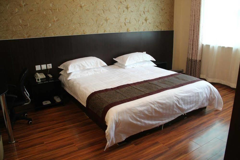 Super 8 Hotel Jinan Exterior foto